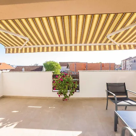 Maza - One Bedroom With Balcony Angela 아파트 *