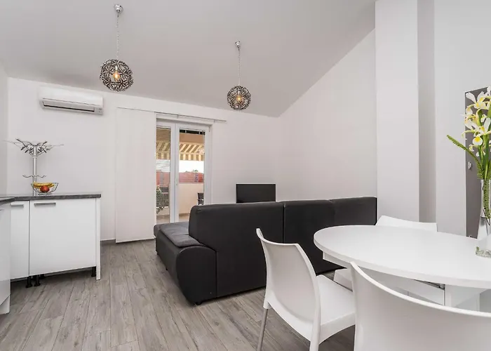 Maza - One Bedroom With Balcony Angela Lägenhet *