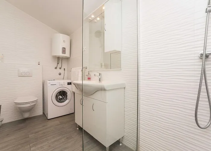 Maza - One Bedroom With Balcony Angela Lägenhet *