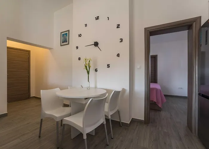 Lägenhet Maza - One Bedroom With Balcony Angela *