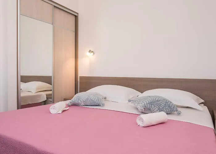 Lägenhet Maza - One Bedroom With Balcony Angela
