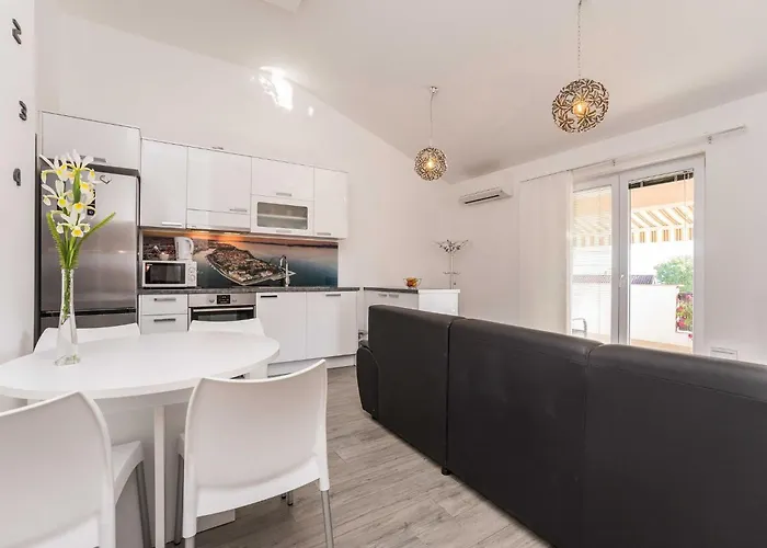 Maza - One Bedroom With Balcony Angela Lägenhet *