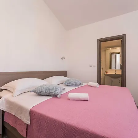 Maza - One Bedroom With Balcony Angela Apartment Zadar