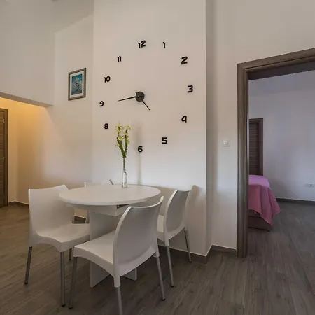 Apartment Maza - One Bedroom With Balcony Angela *