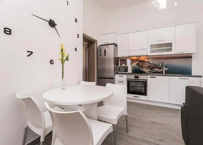 Maza - One Bedroom With Balcony Angela