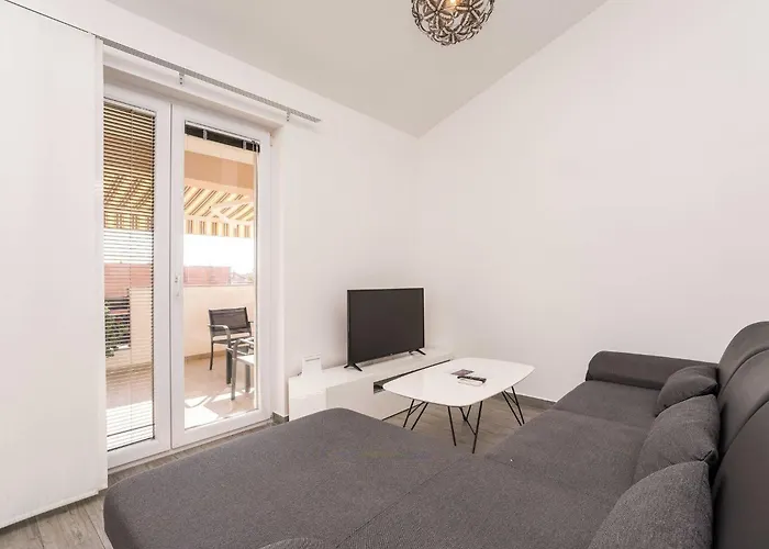 Maza - One Bedroom With Balcony Angela Апартаменты