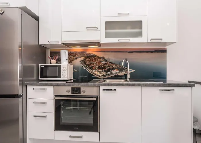 Апартаменты Maza - One Bedroom With Balcony Angela