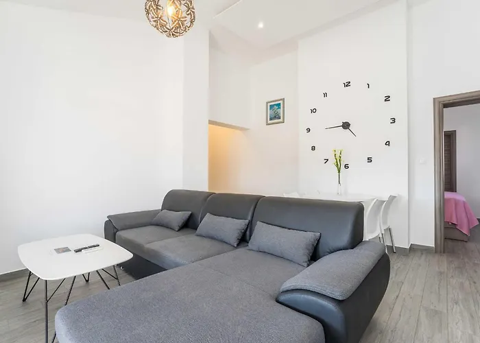Maza - One Bedroom With Balcony Angela * Задар
