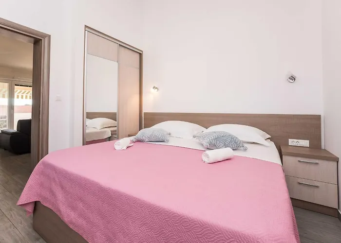 Maza - One Bedroom With Balcony Angela Апартаменты